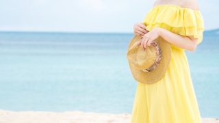 30代の明るいイエローワンピース｜元気が出る黄色のドレス